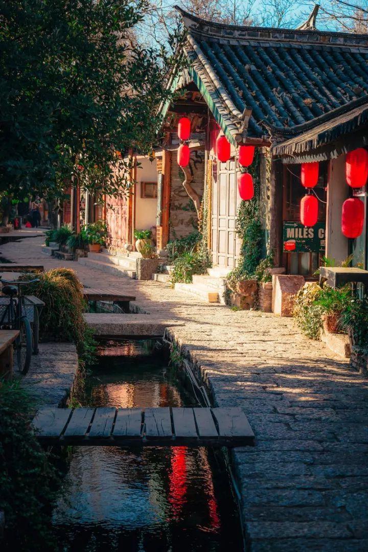 逃出足球场